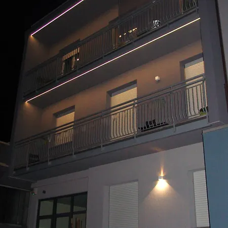 דירה Benny's Near *